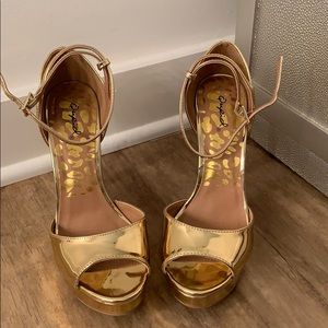 Gold shiny metallic gold platform